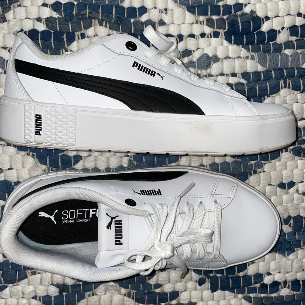 Puma White Sneakers with Black Formstrip